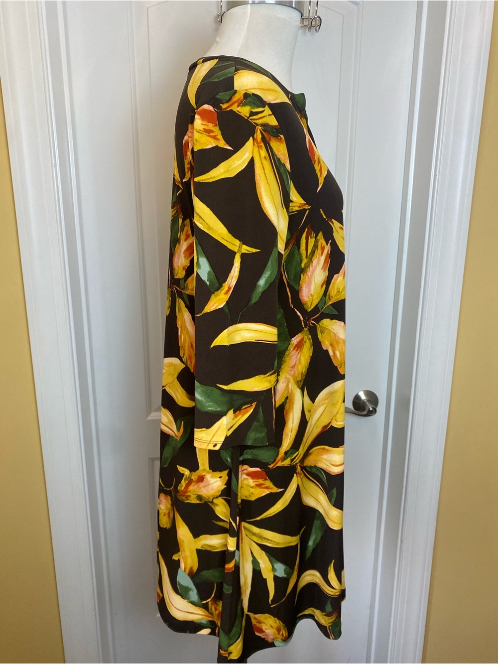 Chico’s Tropical Leaf Print Vneck Dress Sz 1 (8) Medium Yellow Green Black - Picture 2 of 8